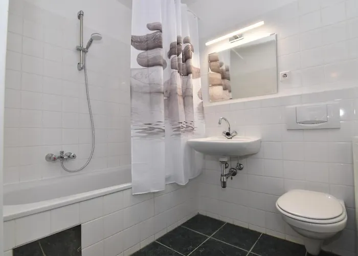 Modern At Vic Apartment